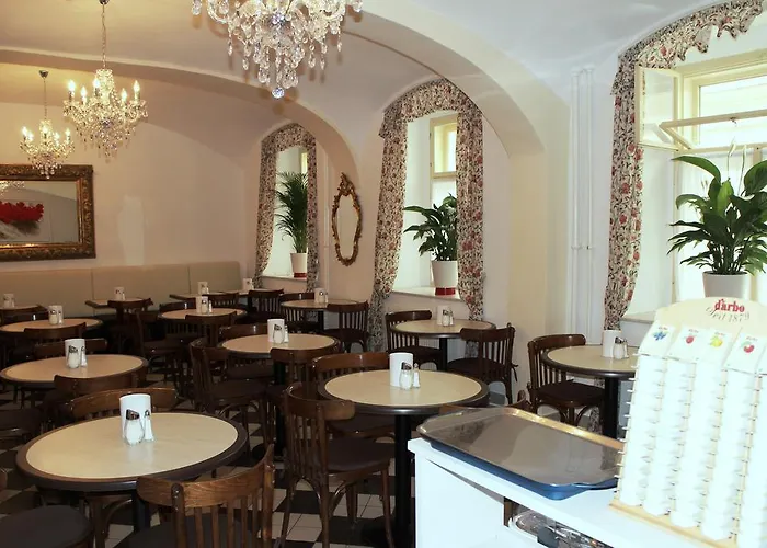 Hotel Graf Stadion 3*