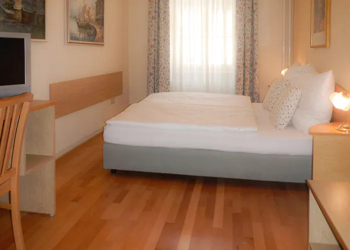 Graf Stadion Hotel 3*