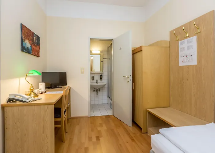 Graf Stadion Hotel 3*