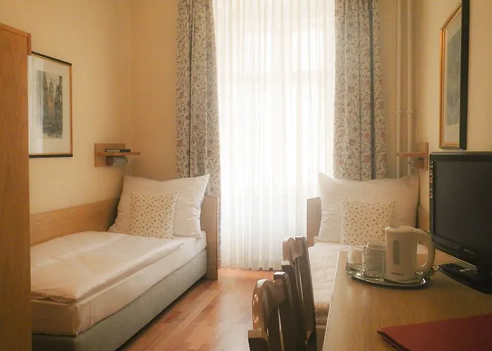 Hotel Graf Stadion 3*
